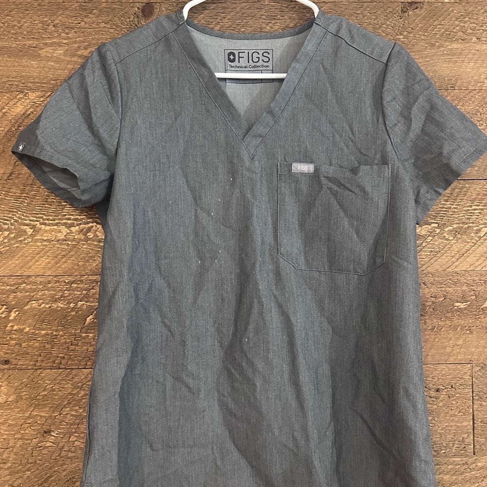 Figs women’s Charcoal V-Neck Tee